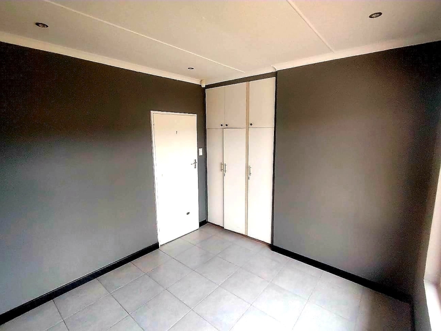 5 Bedroom Property for Sale in Beacon Bay Eastern Cape